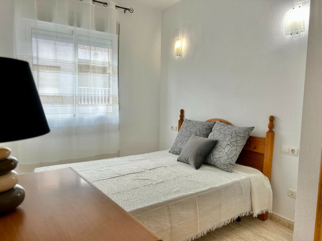 Middle Floor Apartment Torrevieja Alicante - image 9