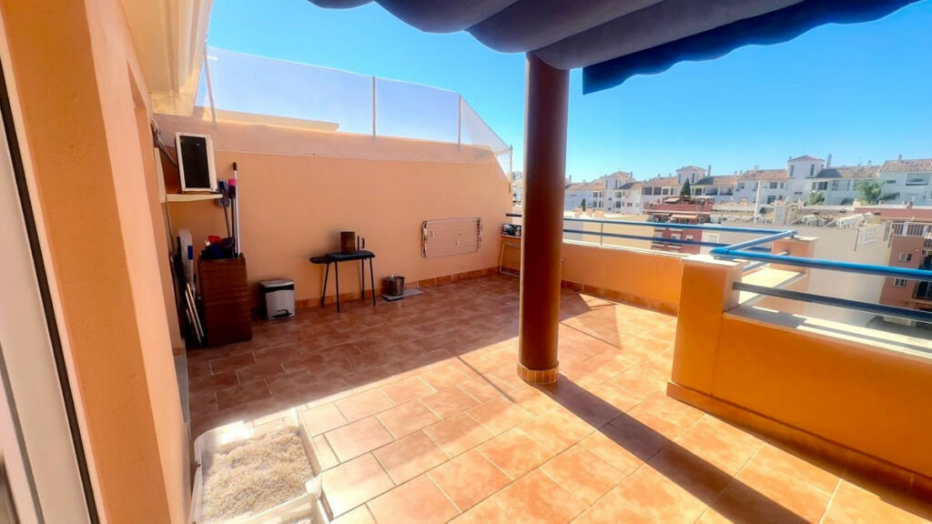 Top Floor Apartment Las Lagunas Málaga - image 9