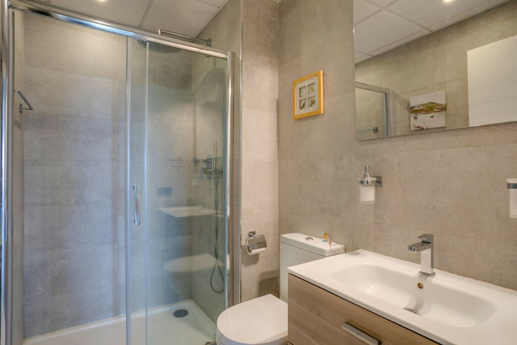 Middle Floor Apartment Estepona Málaga - image 9