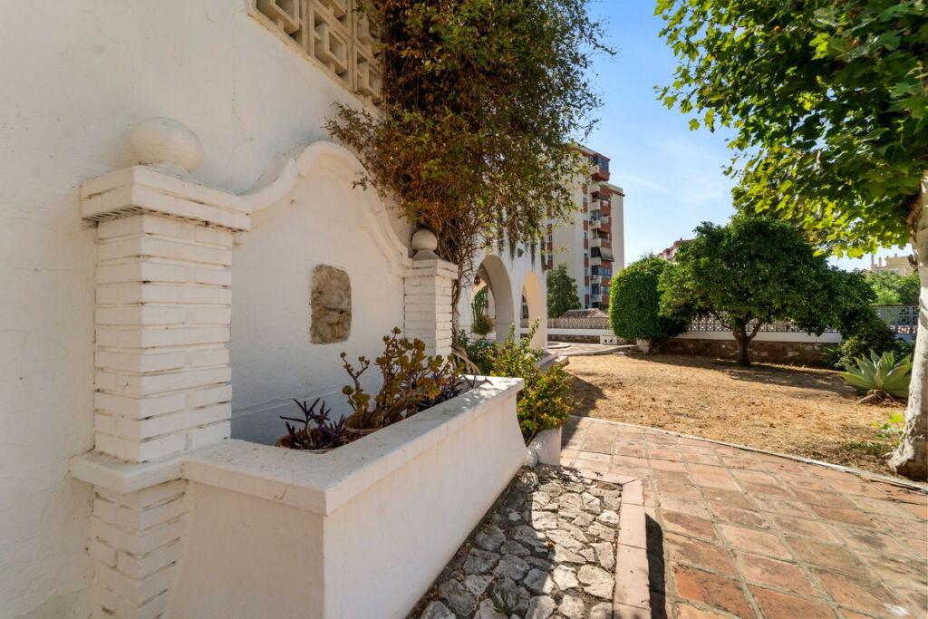 Detached Villa Fuengirola Málaga - image 9