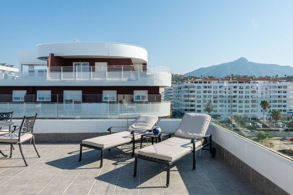 Penthouse Nueva Andalucía Málaga - image 9