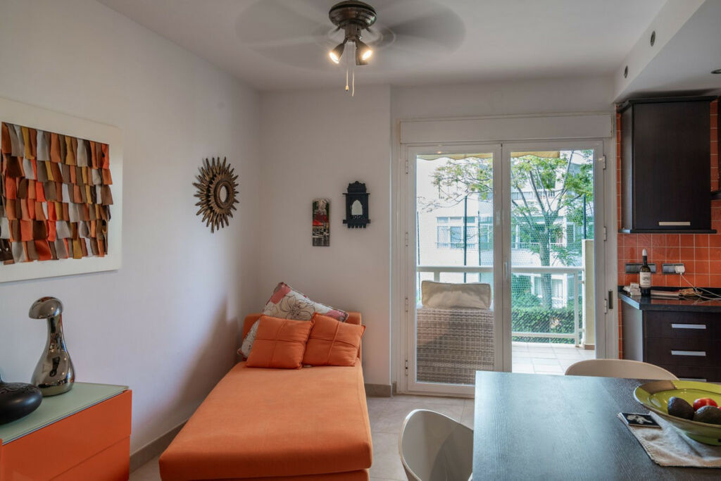 Middle Floor Apartment La Cala Málaga - image 9