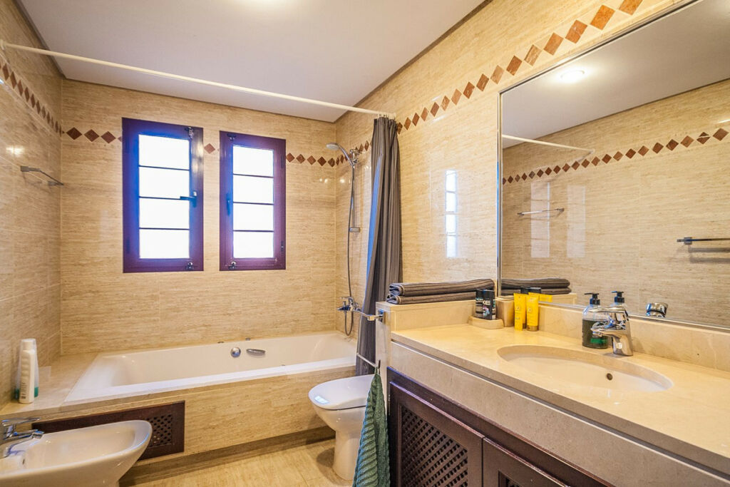 Penthouse Elviria Málaga - image 9