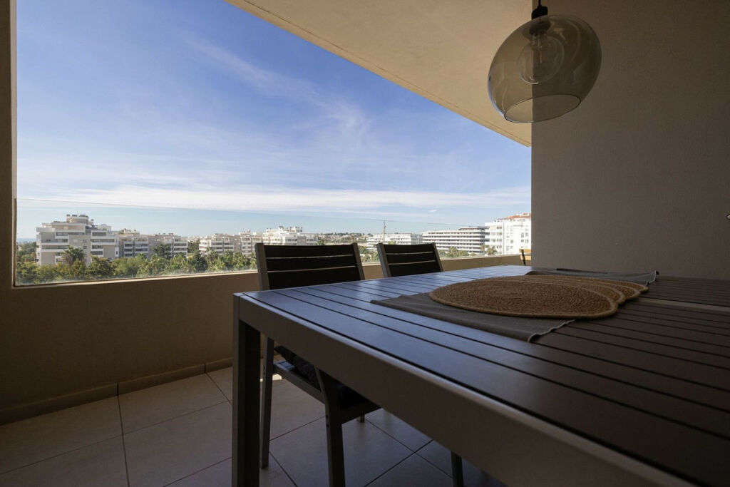 Middle Floor Apartment Nueva Andalucía Málaga - image 9