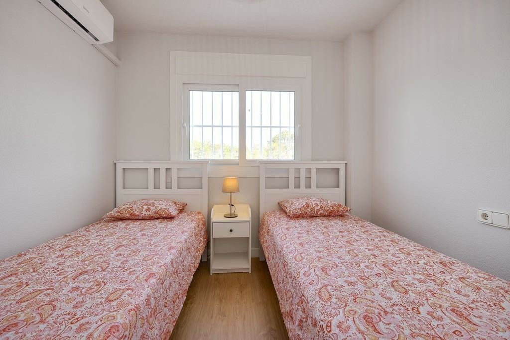 Middle Floor Apartment Campoamor Alicante - image 9