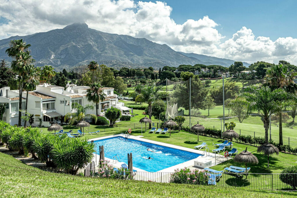 Penthouse Nueva Andalucía Málaga - image 9