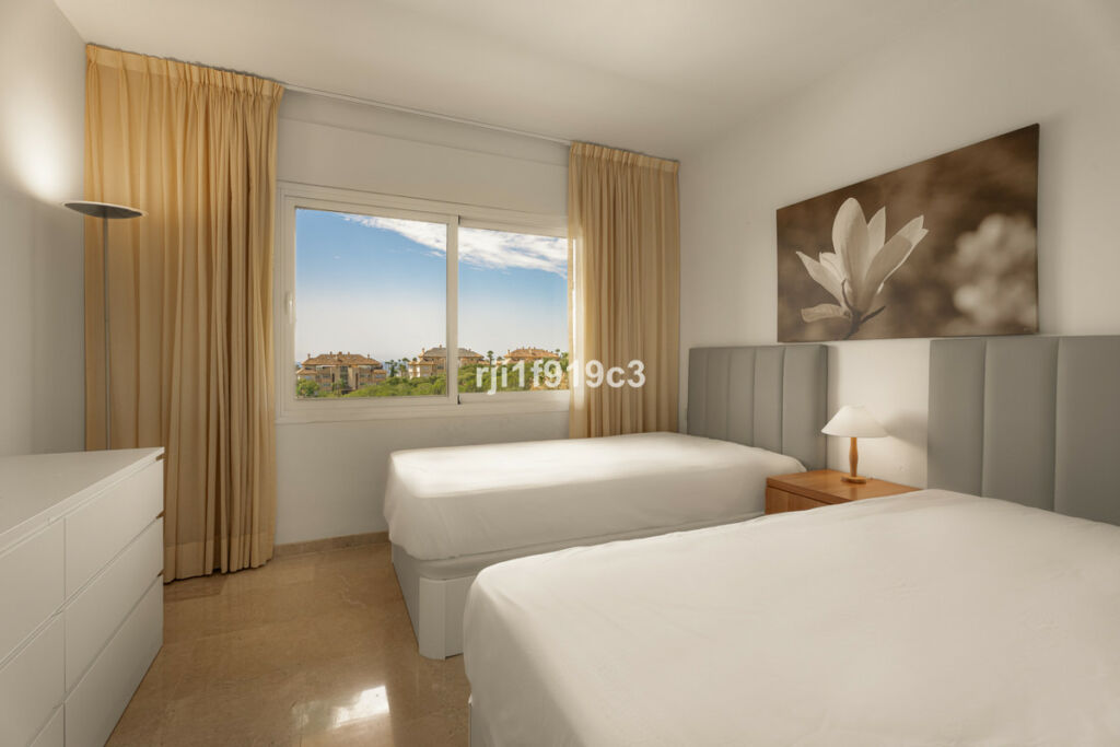 Middle Floor Apartment Elviria Málaga - image 9