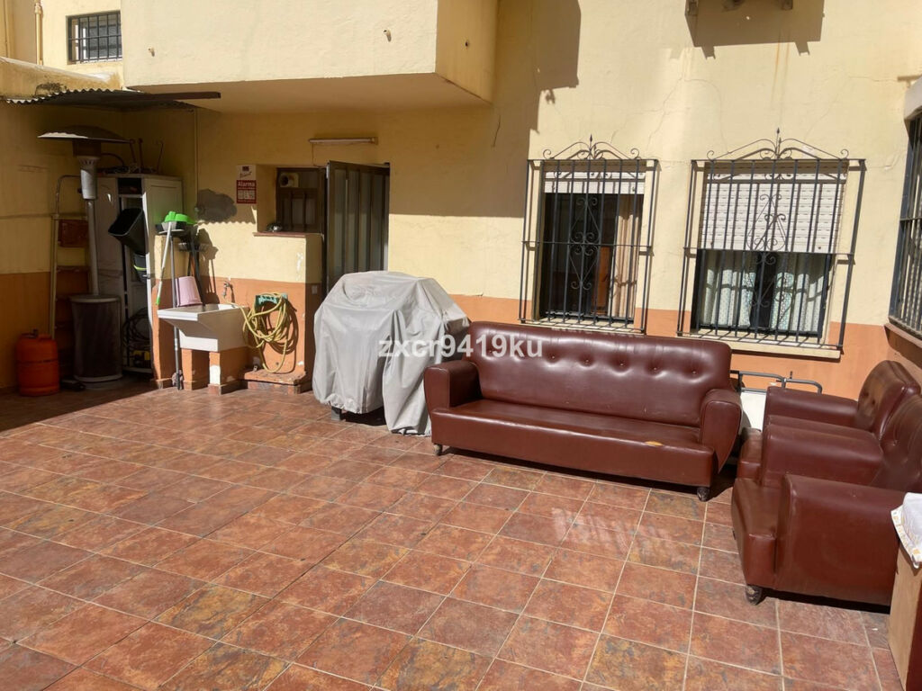 Middle Floor Apartment Fuengirola Málaga - image 9