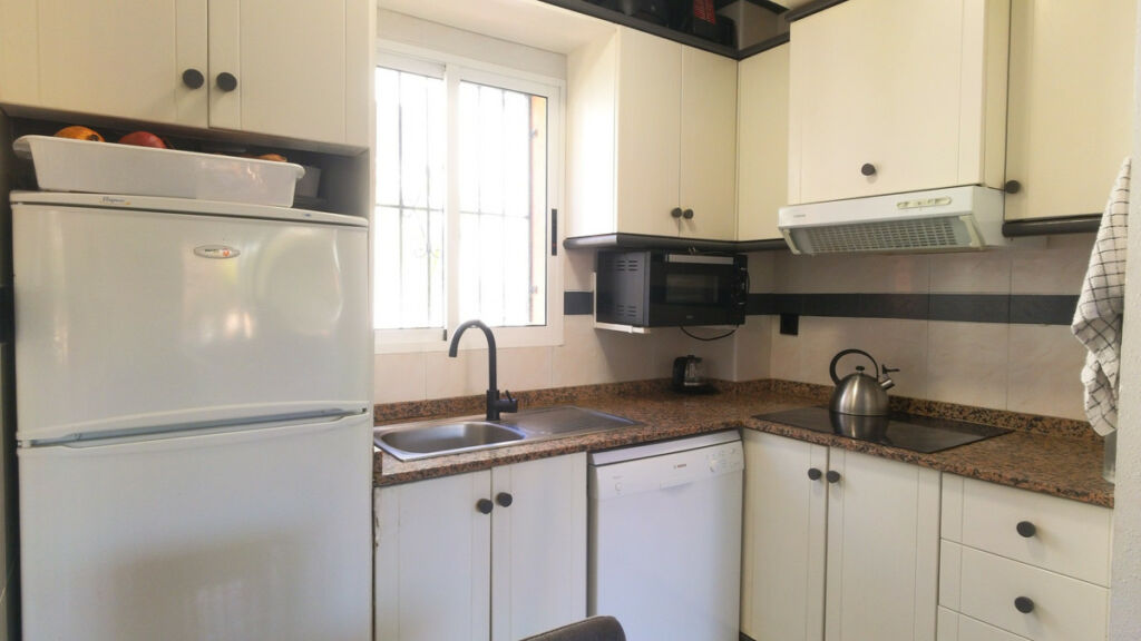 Middle Floor Apartment Torrevieja Alicante - image 9