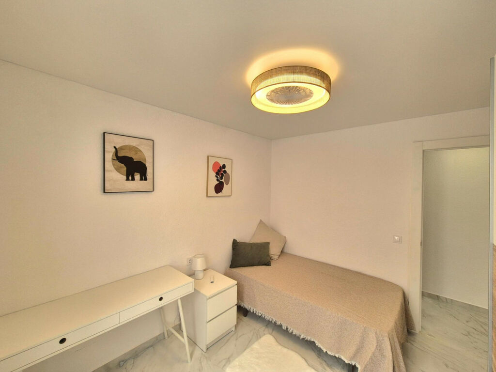 Middle Floor Apartment Torrevieja Alicante - image 9