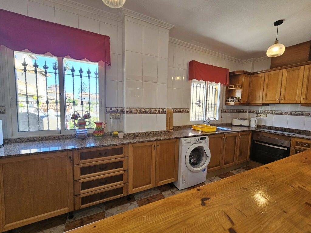 Detached Villa Cabo Roig Alicante - image 9
