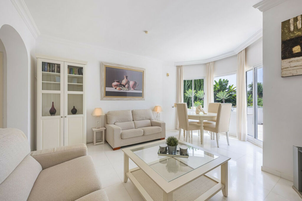 Middle Floor Apartment The Golden Mile Málaga - image 9