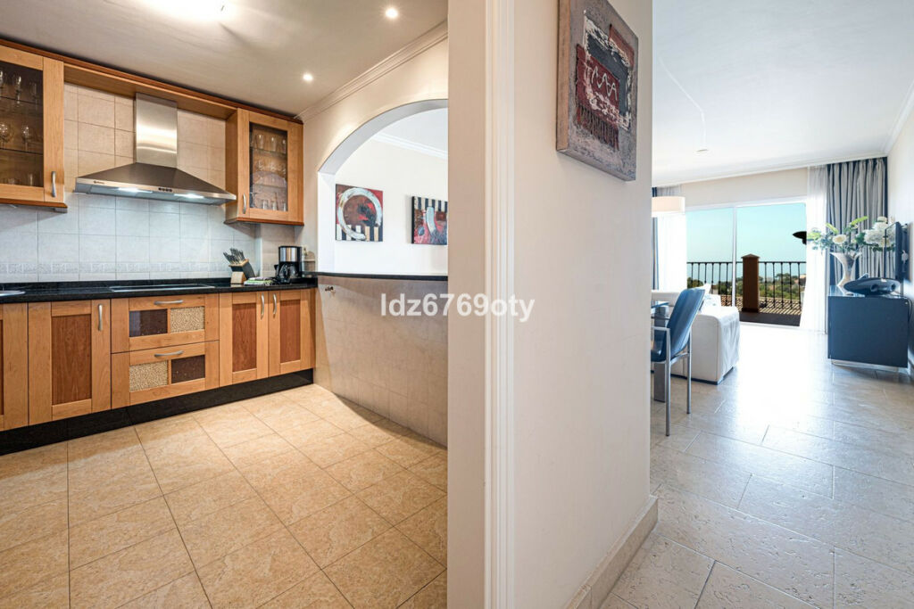 Middle Floor Apartment Benalmadena Málaga - image 9