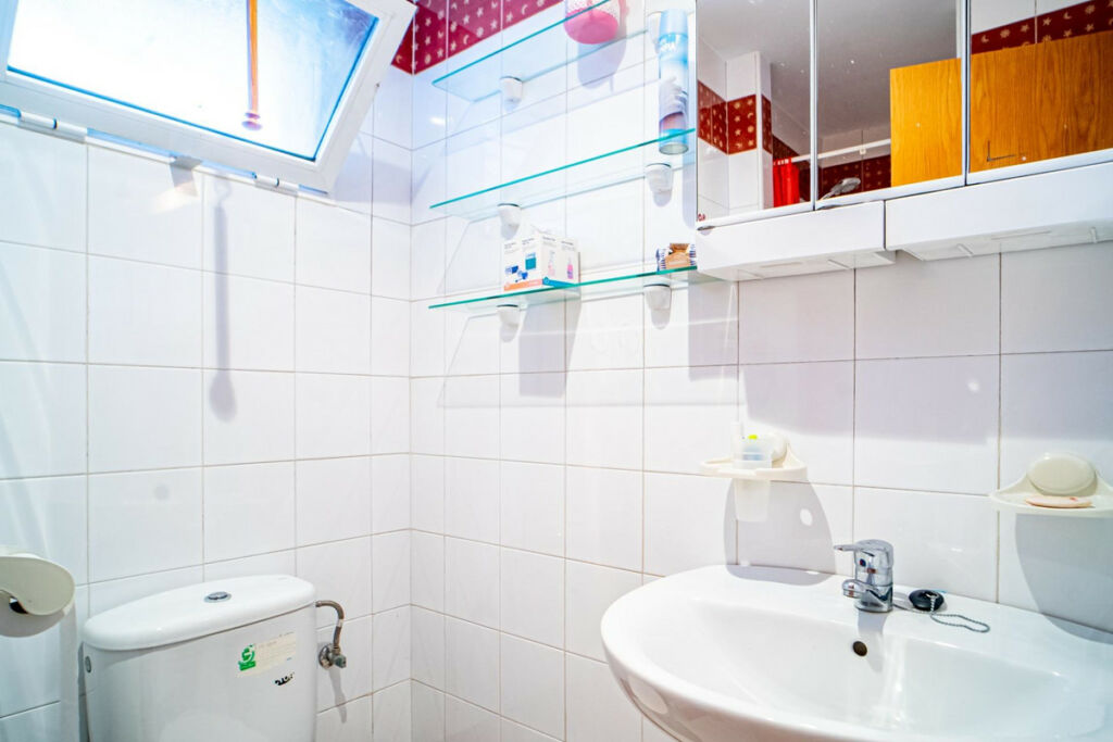 Middle Floor Apartment Benidorm Alicante - image 9