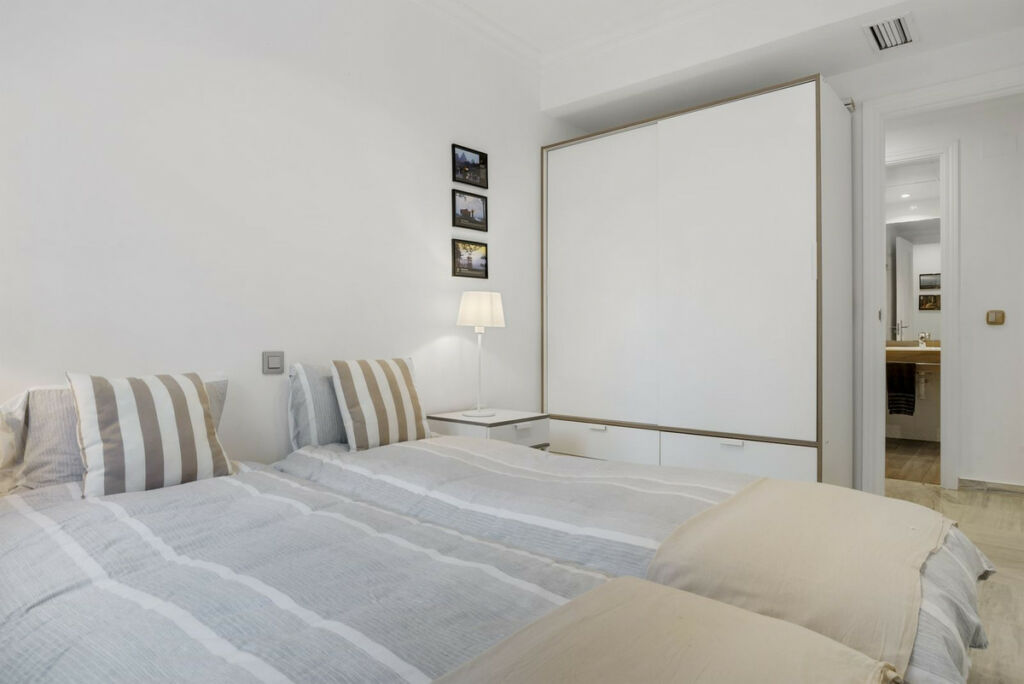 Ground Floor Apartment Nagüeles Málaga - image 9