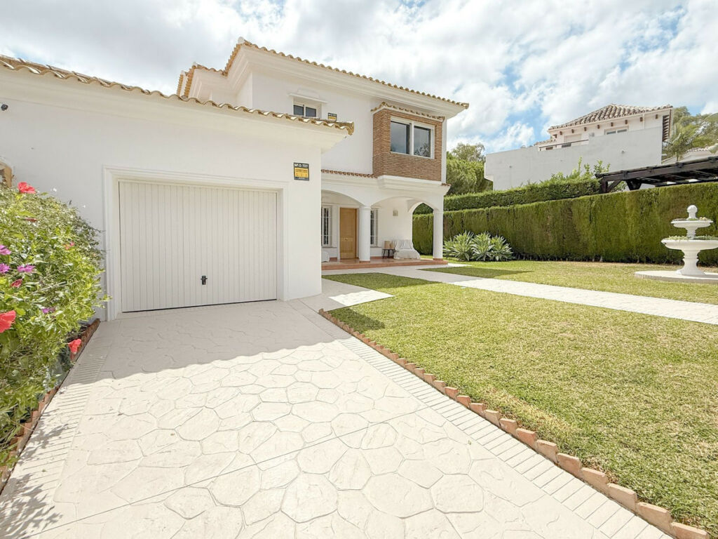 Detached Villa La Cala Golf Málaga - image 9