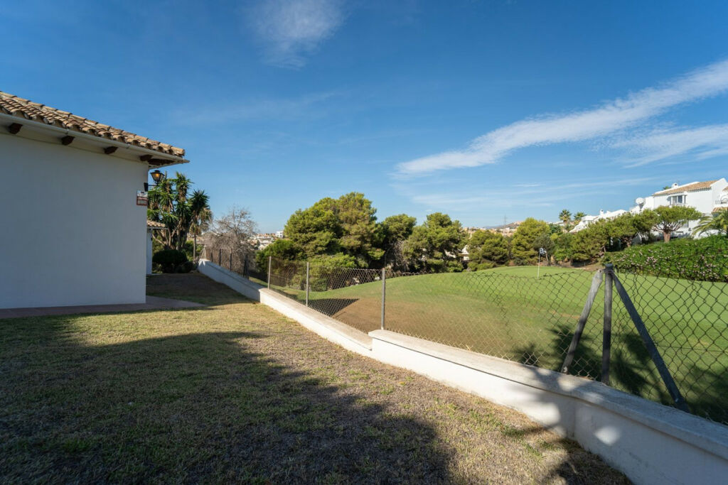 Detached Villa Riviera del Sol Málaga - image 9