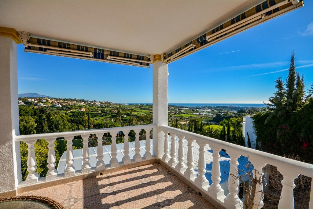 Detached Villa Estepona Málaga - image 9