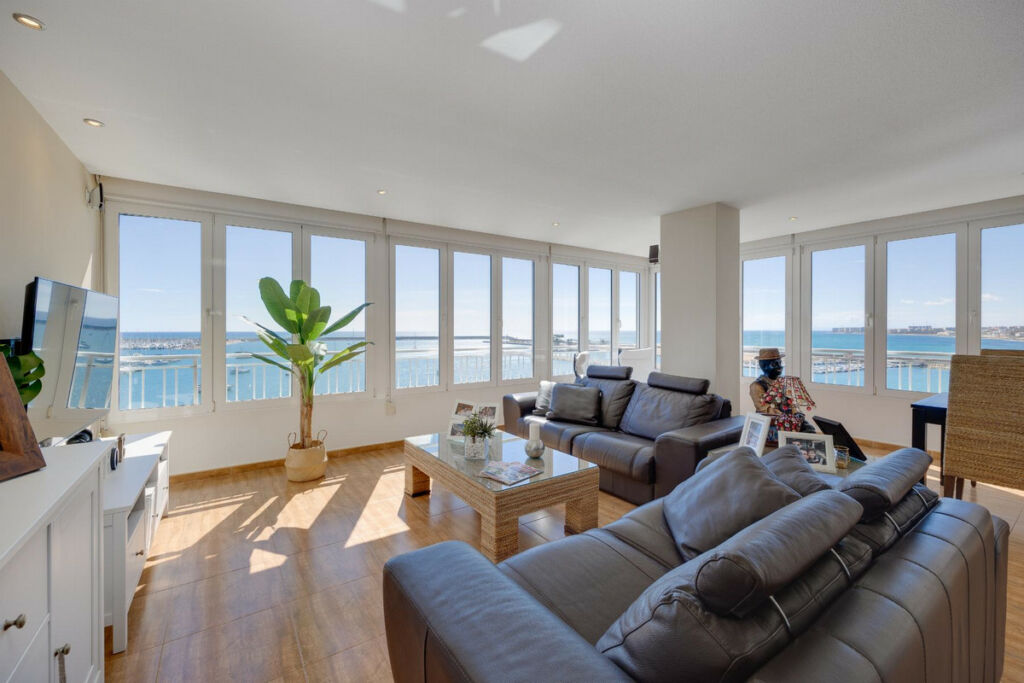 Middle Floor Apartment Torrevieja Alicante - image 9