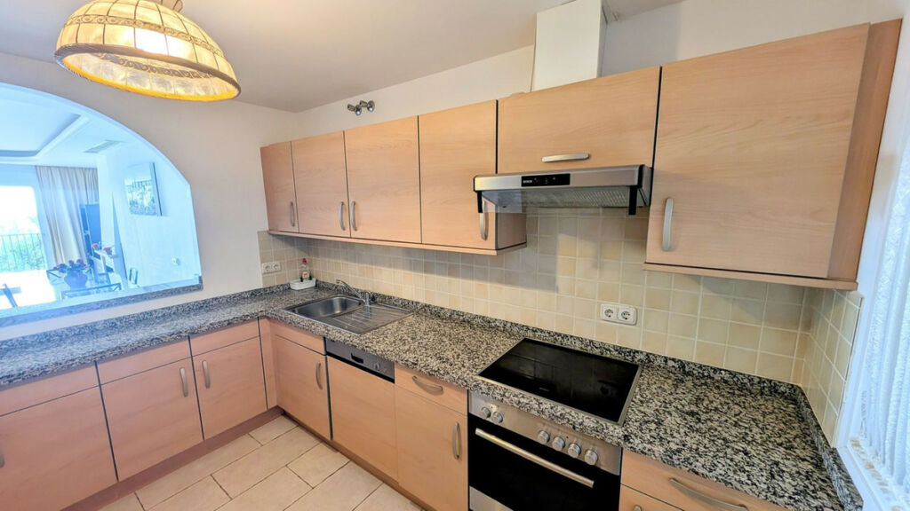 Ground Floor Apartment Benahavís Málaga - image 9