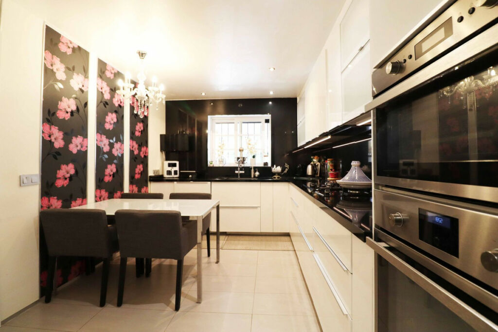 Townhouse Estepona Málaga - image 9