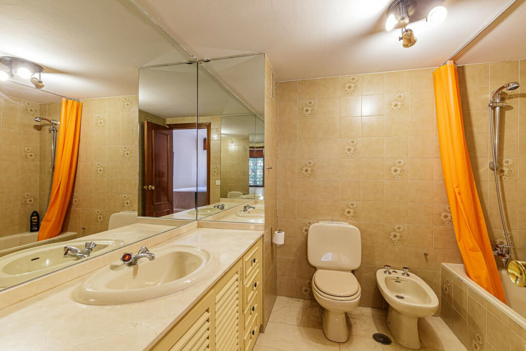 Middle Floor Apartment Marbella Málaga - image 9
