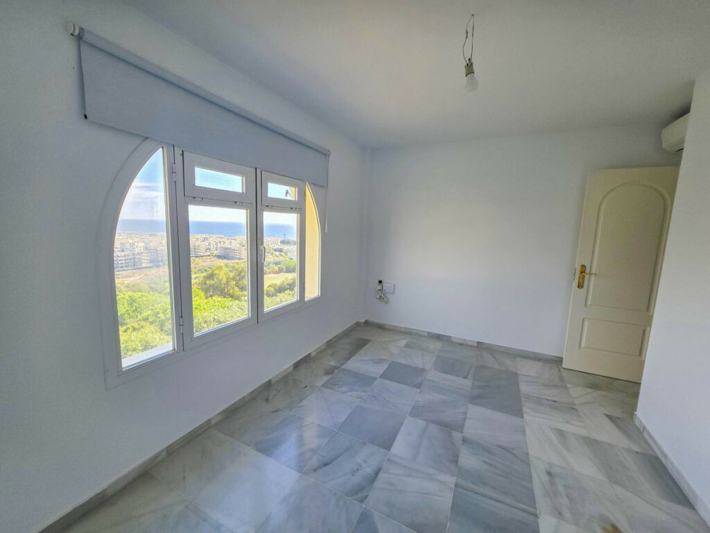 Duplex La Duquesa Málaga - image 9