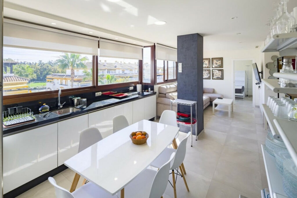 Penthouse Nueva Andalucía Málaga - image 8