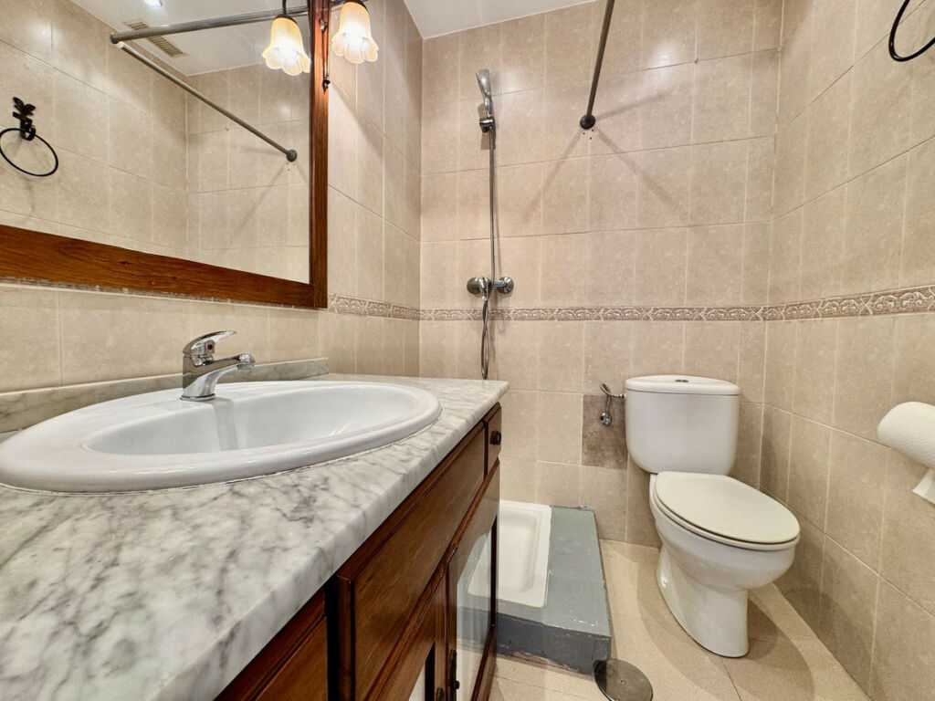 Middle Floor Apartment Las Lagunas Málaga - image 9