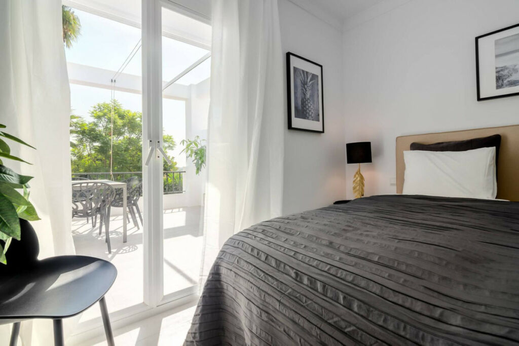 Middle Floor Apartment Benahavís Málaga - image 9