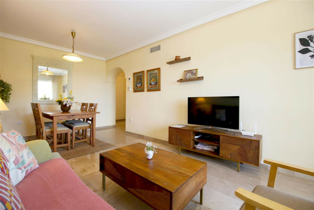 Middle Floor Apartment Estepona Málaga - image 9