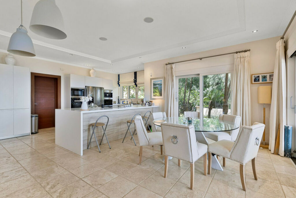 Detached Villa La Quinta Málaga - image 9
