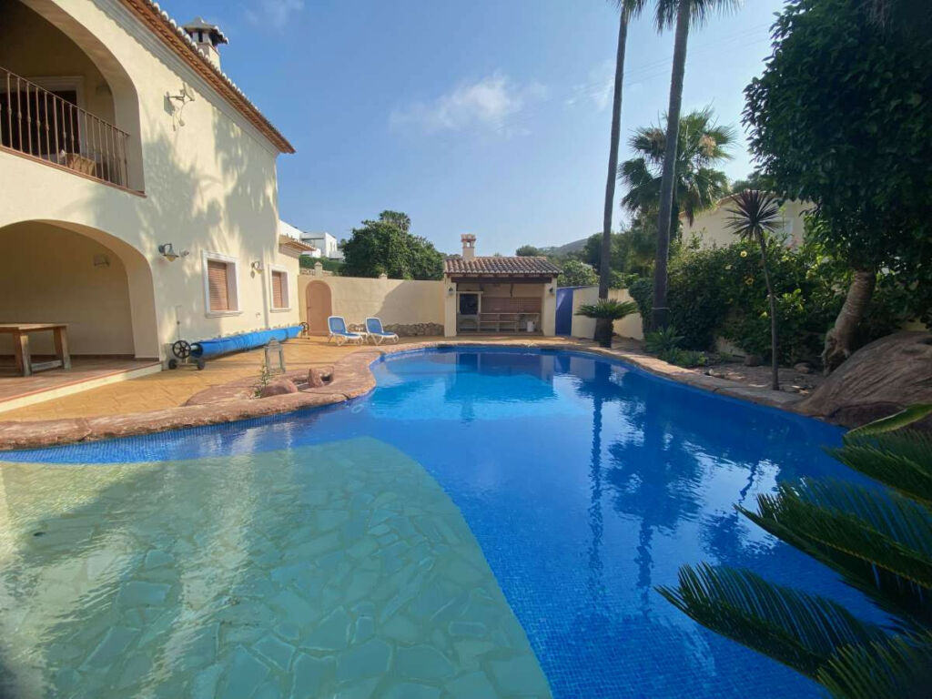 Detached Villa Moraira Alicante - image 9