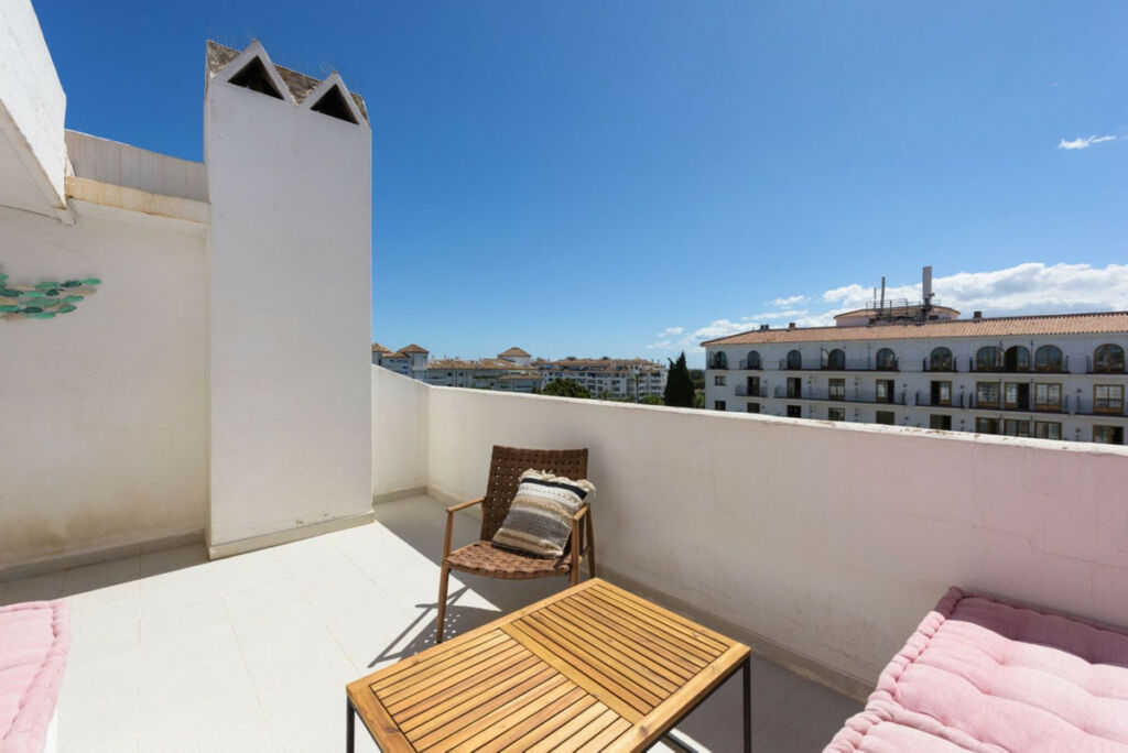 Townhouse Nueva Andalucía Málaga - image 9