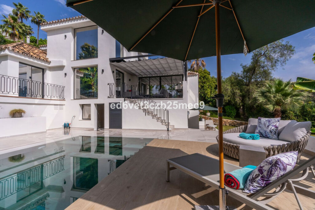 Detached Villa Nueva Andalucía Málaga - image 9