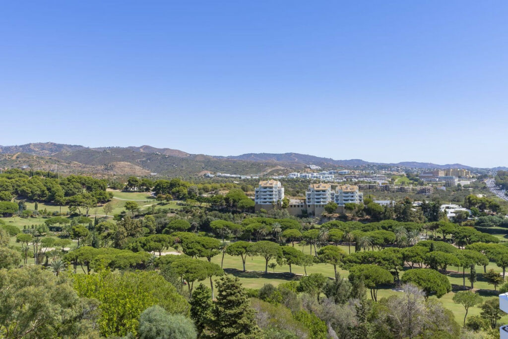 Middle Floor Apartment Marbella Málaga - image 9
