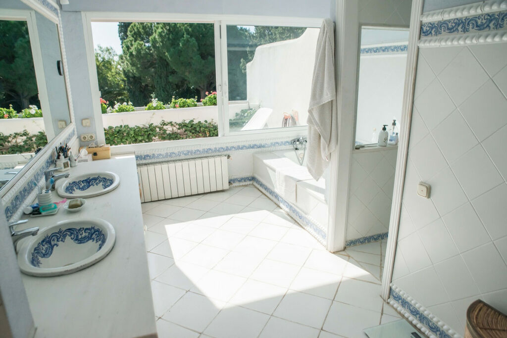 Detached Villa Calahonda Málaga - image 9