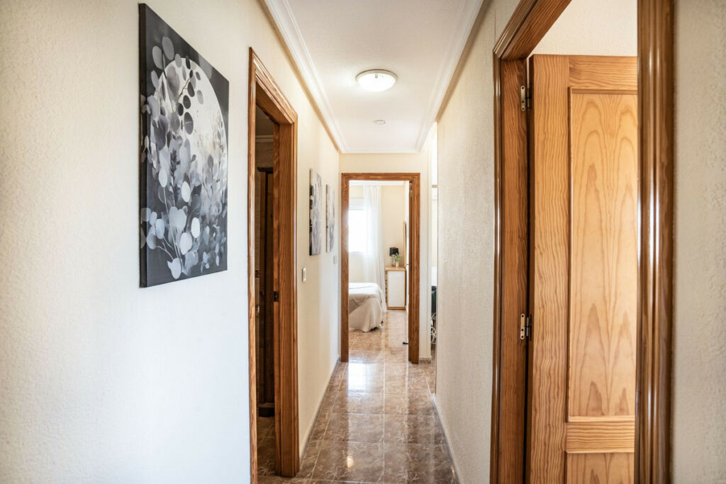 Middle Floor Apartment Torrevieja Alicante - image 9