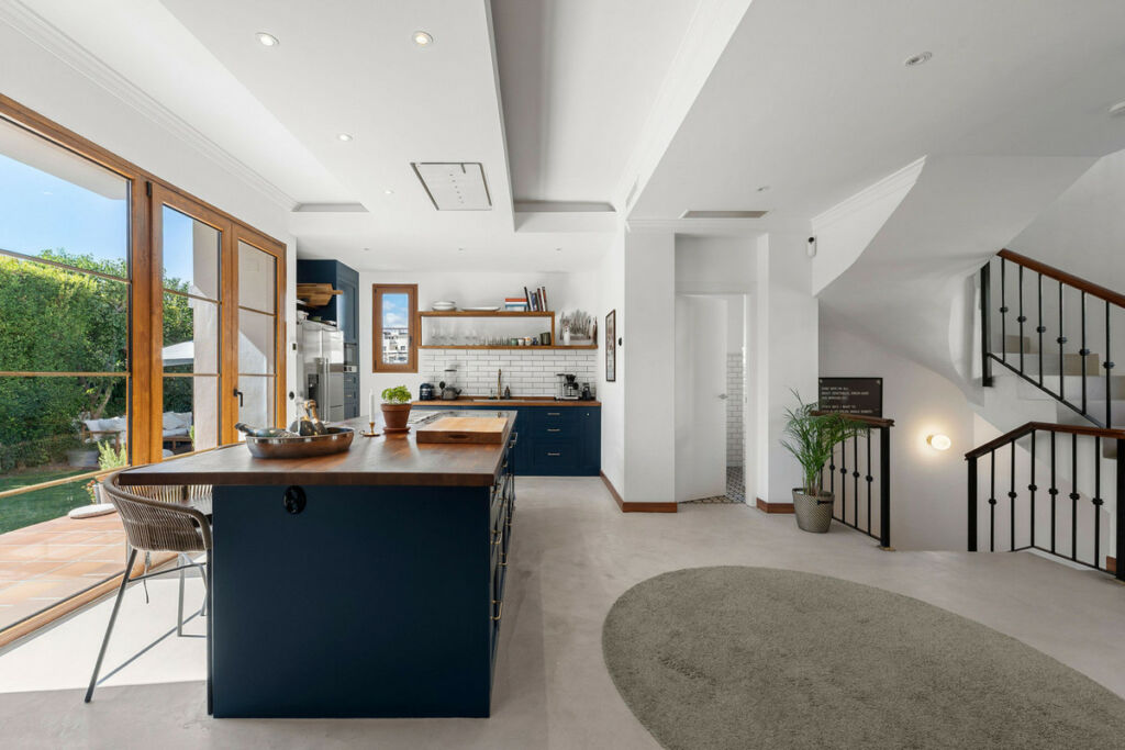 Detached Villa Estepona Málaga - image 9