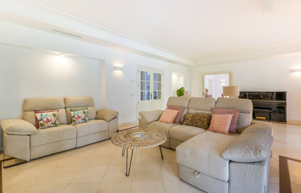 Detached Villa Guadalmina Baja Málaga - image 9
