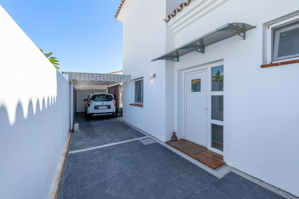 Detached Villa Costalita Málaga - image 9