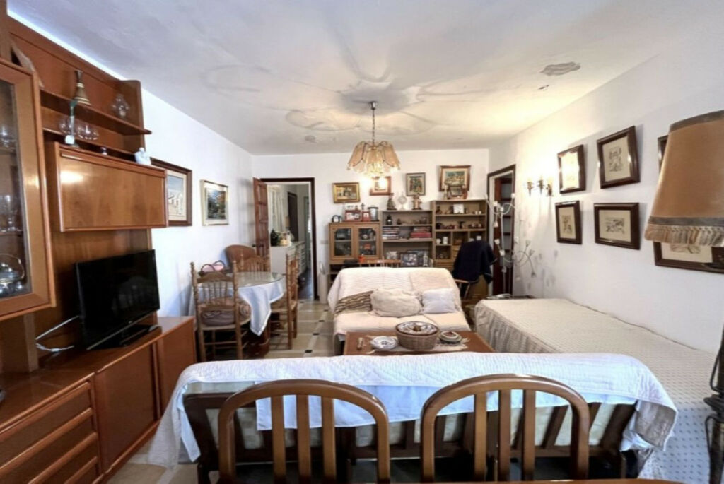 Middle Floor Apartment Estepona Málaga - image 9